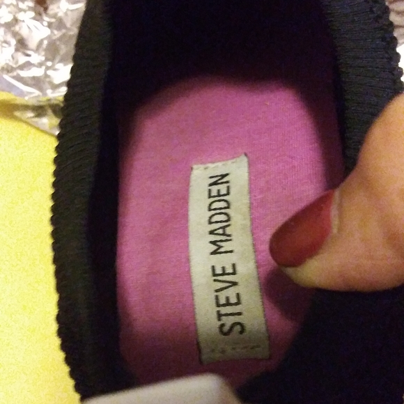 Steve Madden Slip On Youth Sneakers - Picture 7 of 8